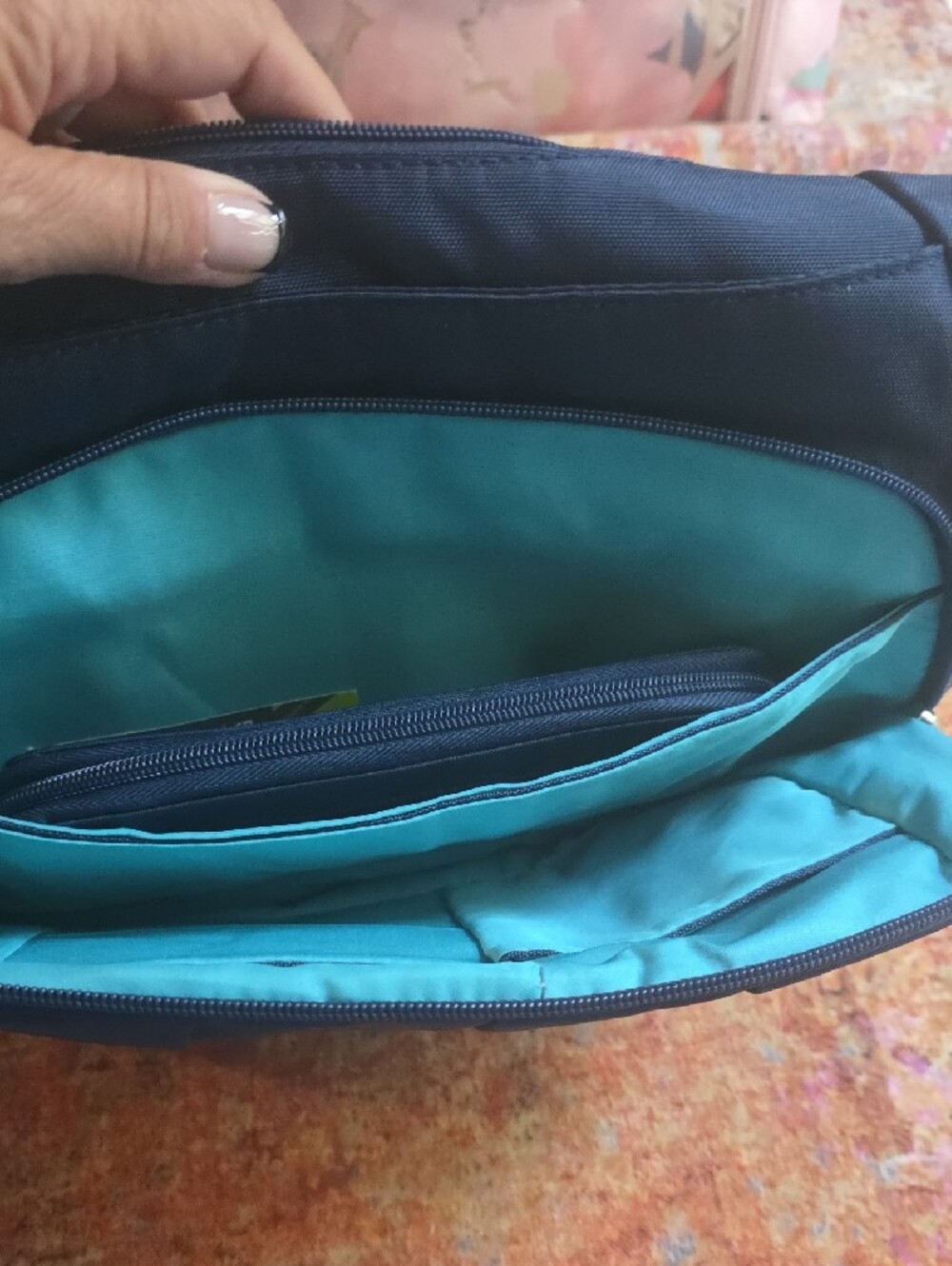 Travelon Anti-Theft Navy Crossbody Bag - Picture 4 of 4